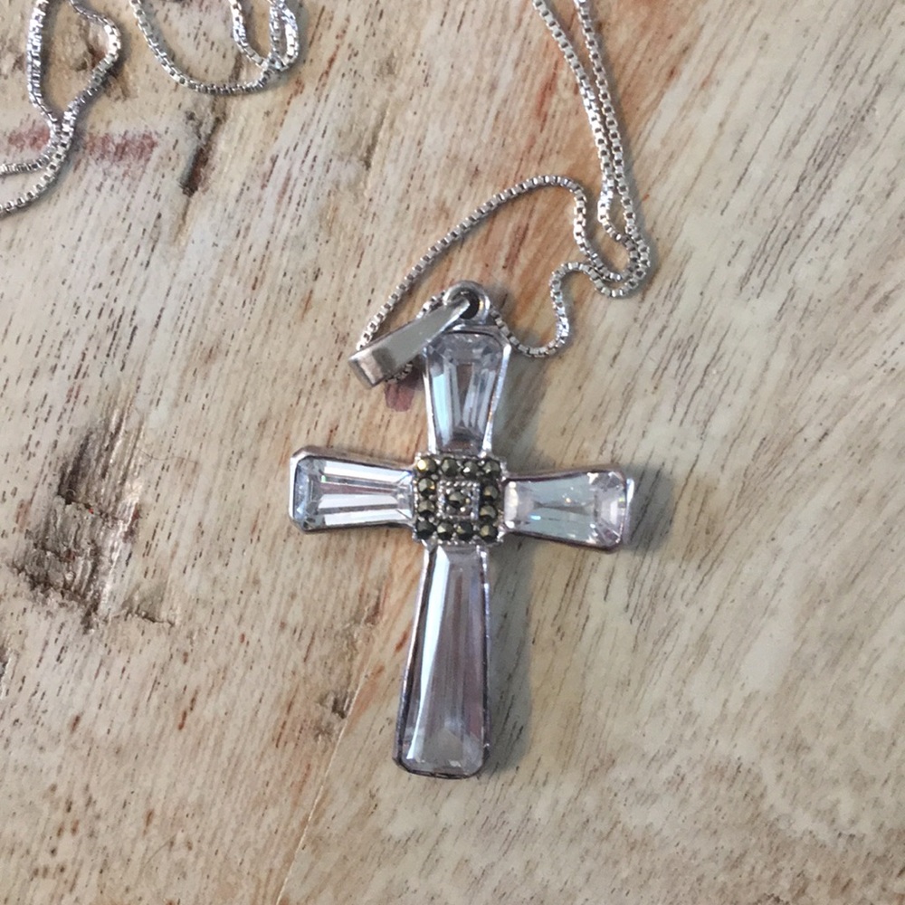 Sterling silver crystal cross pendant on box chain